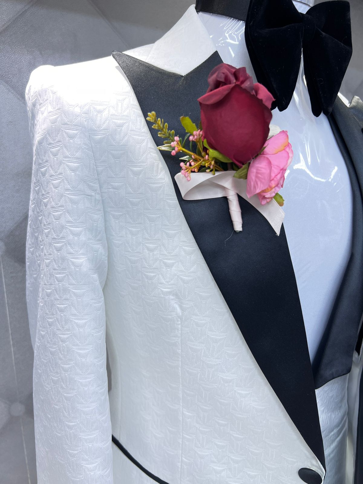 White tuxedo with Black lapel Three-Piece Suit for wedding or formal occasions