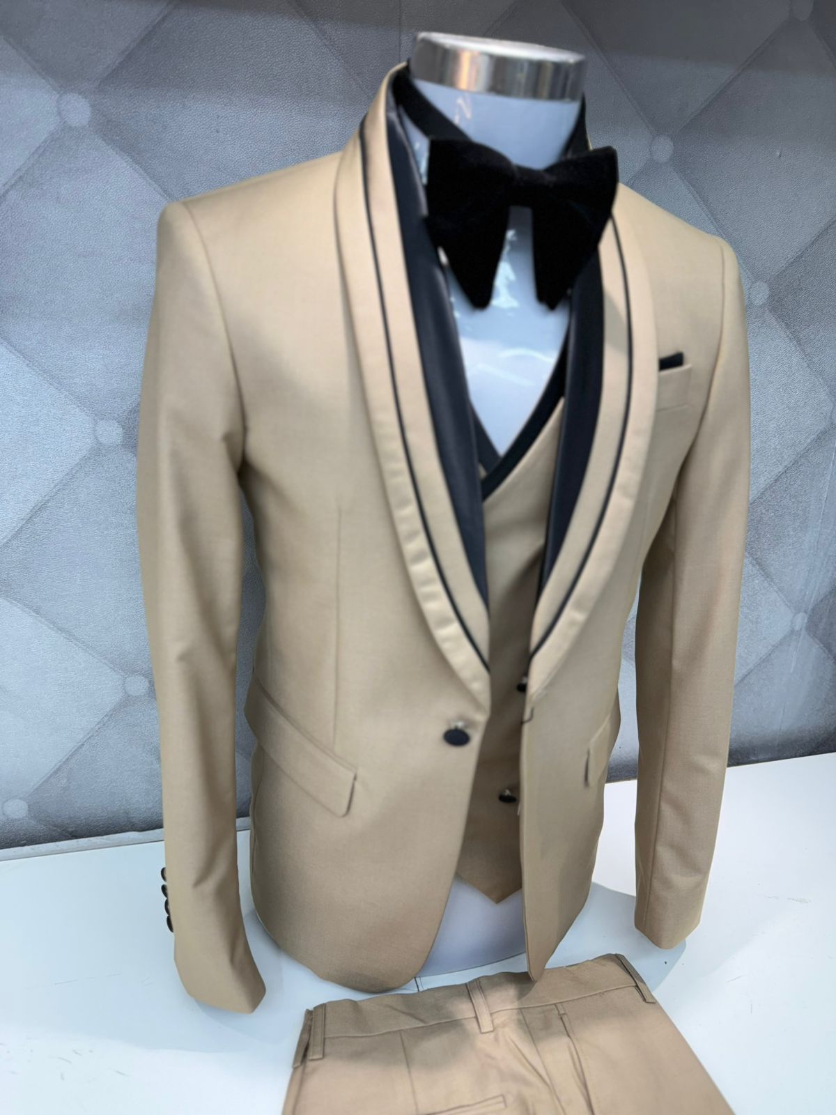 Elegant Beige Three-Piece Suit with Black Shawl Collar and Accents for Formal Occasions