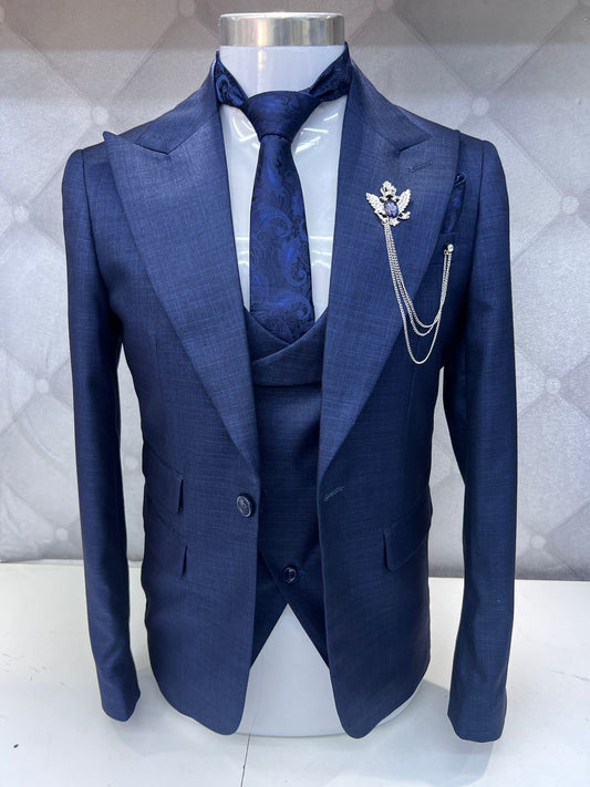Glamorous Navy Blue Peaked Lapel Three-Piece Prom Ensemble for Men