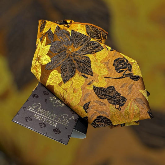 Beautiful Tie and Pocket Square Set