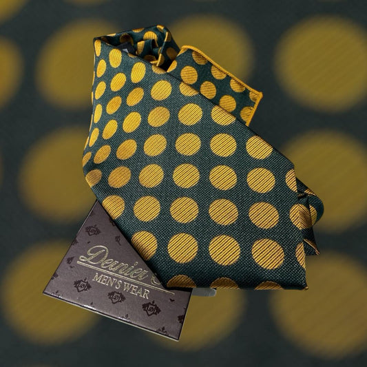 Beautiful Tie and Pocket Square Set